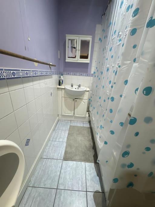 Private Double Bedroom In Hounslow Near Heathrow London Kültér fotó